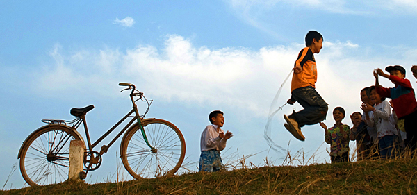 Childhood on dike of Duong River